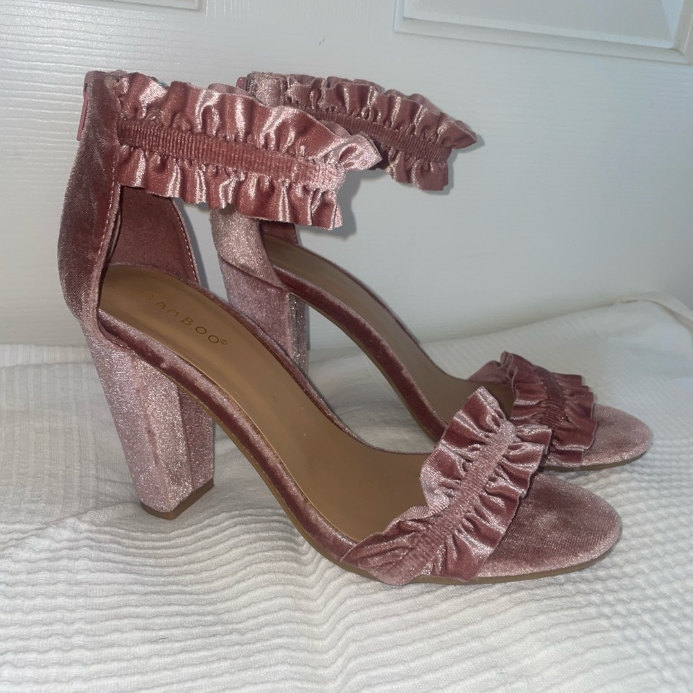 BAMBOO Women's Mauve Velvet Ruffle Heels